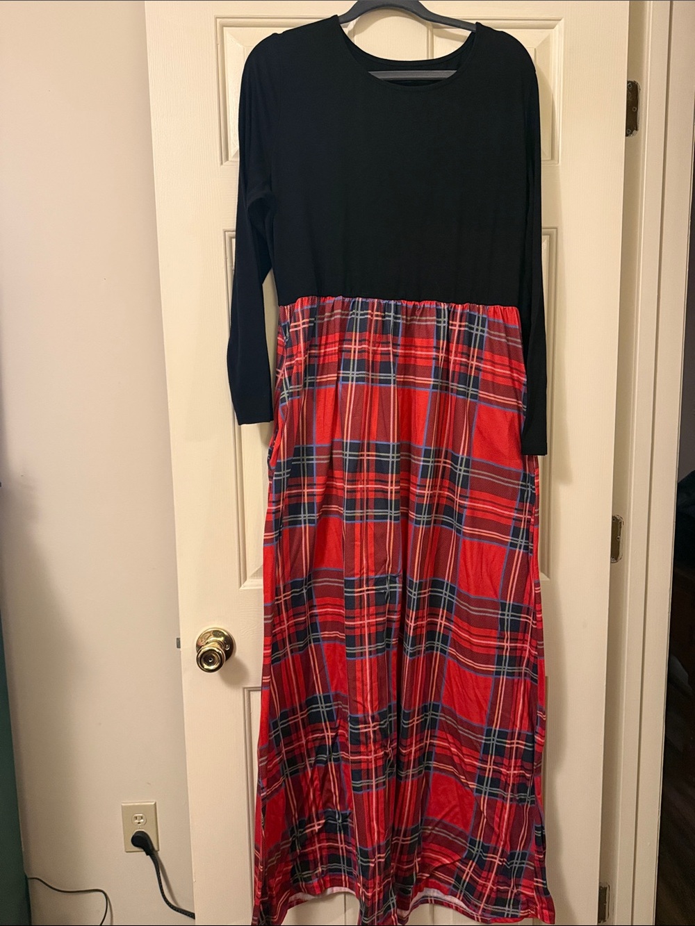 Long-Sleeve Black Bodice Maxi Dress with Red Plaid Skirt